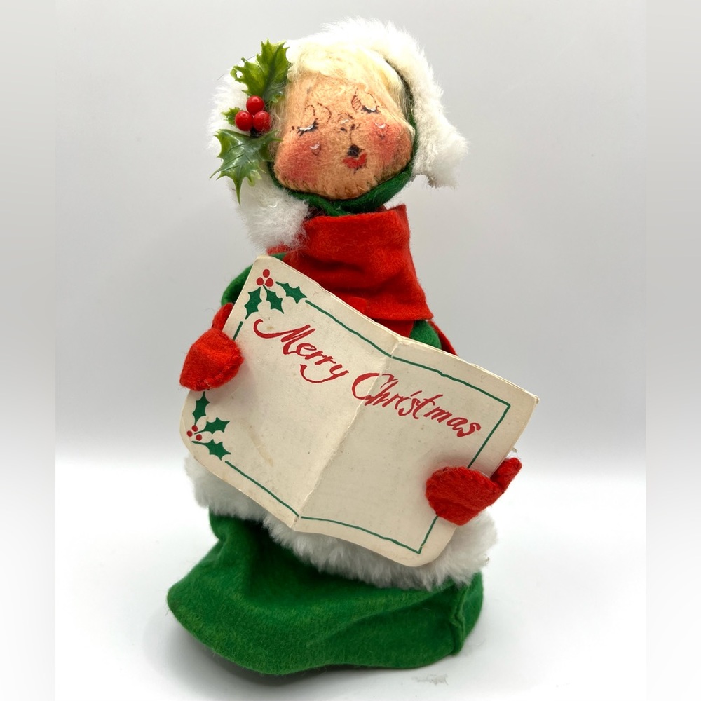 VTG 1974 Annalee Caroler Singing Closed Eyes Girl Merry Christmas Holly Berries